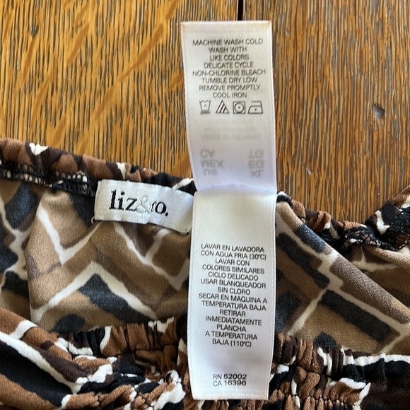 Liz & Co Brown Geometric Top size XL Short Sleeves - Picture 11 of 12